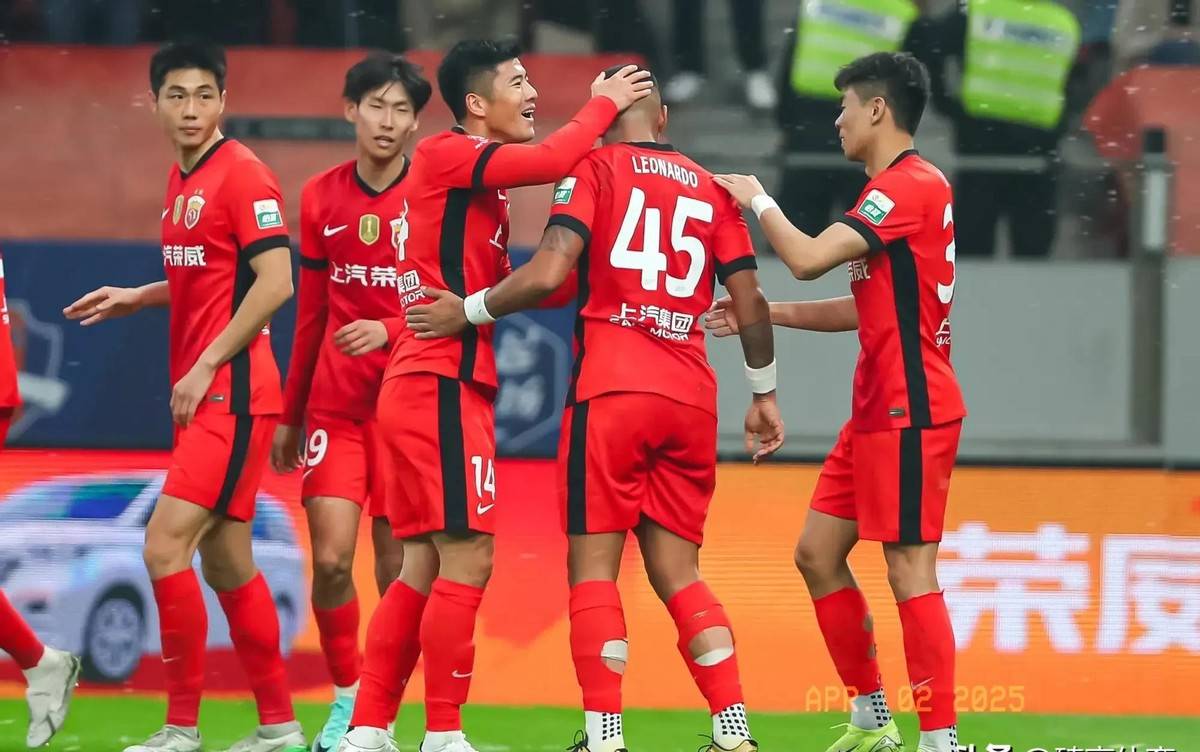随着蓉城5-0大胜新鹏城，国安4-0，泰山3-1，中超最新积分榜出炉的简单介绍