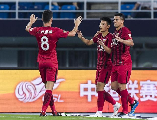 喜讯！上港金靴中锋决定9月份二进宫回球队效力，踢亚冠首秀亮相的简单介绍