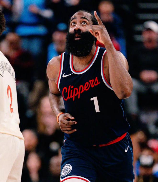 包含NBA-乔治训练受伤已接受左膝关节镜手术的词条