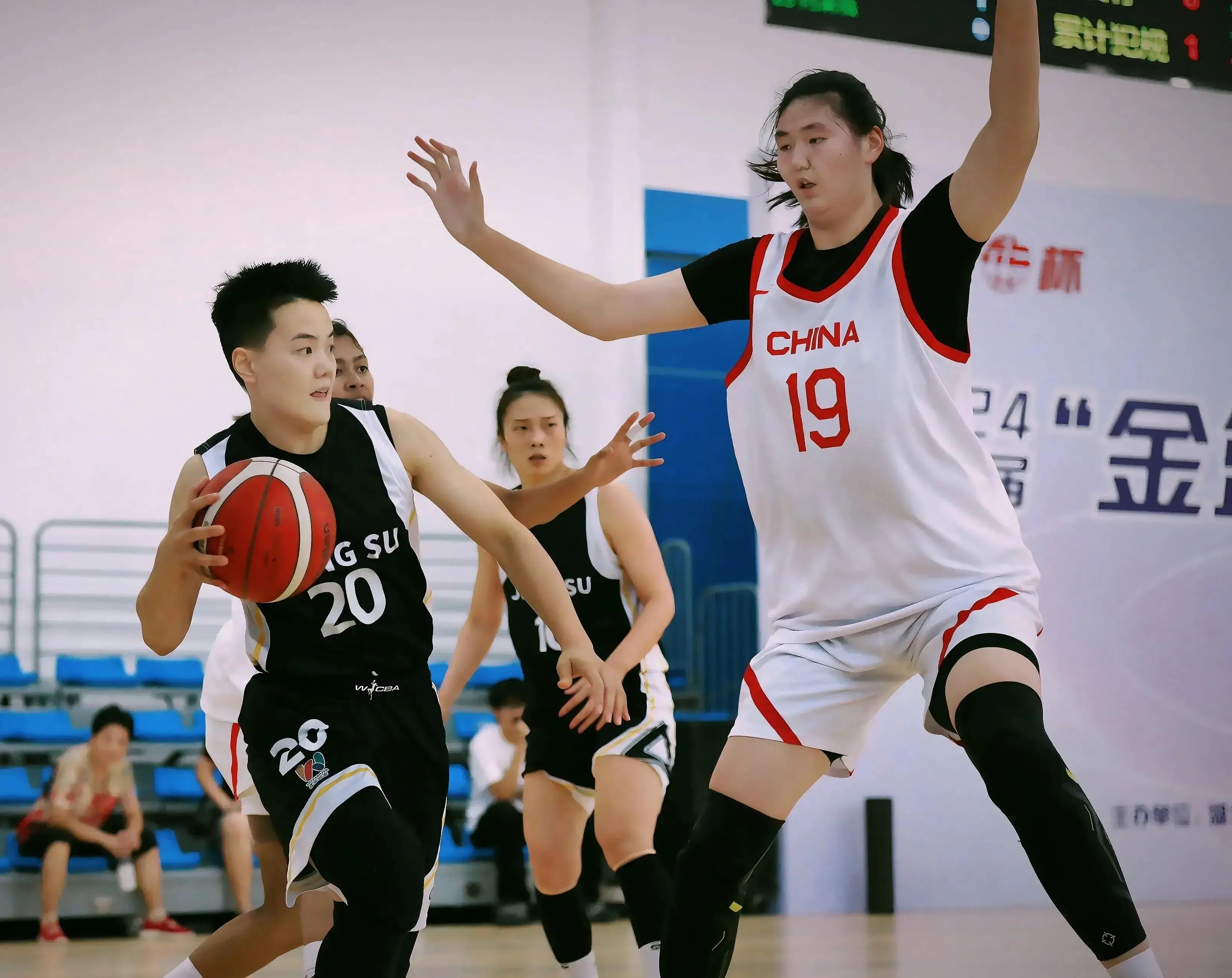 关于U19女篮世界杯-冉珂嘉17+10中国负葡萄牙遭两连败的信息