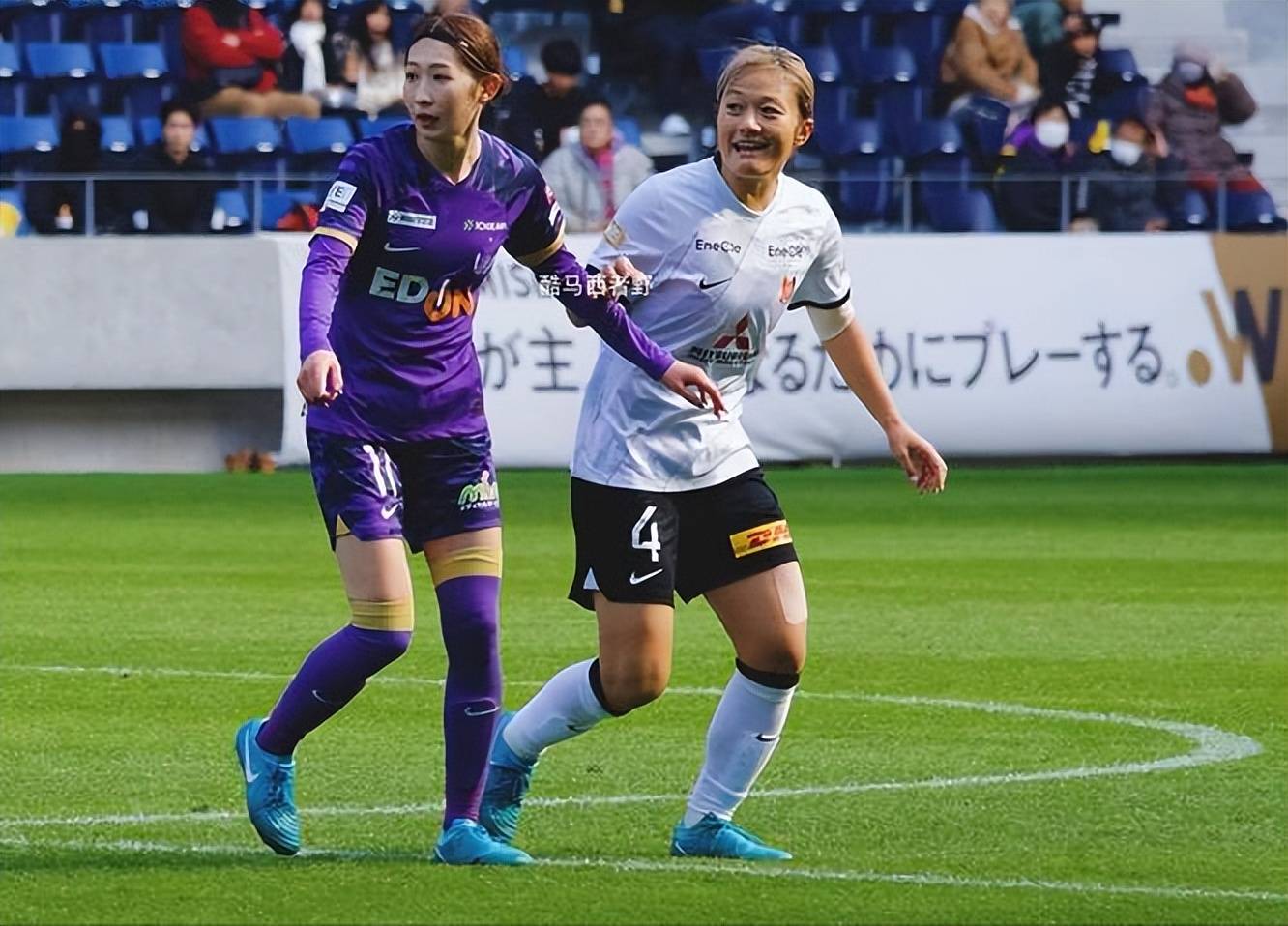 包含日本女藩门将连续扑出致命射门，帮助球队夺取胜利的词条